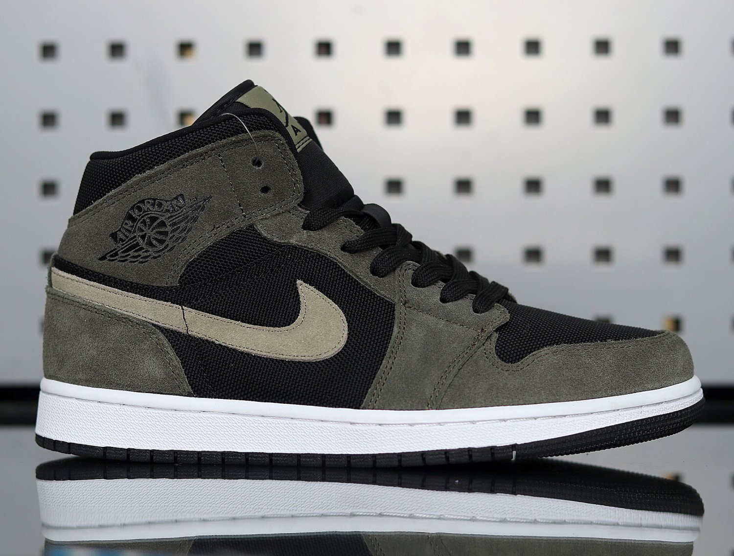 Wmns Air Jordan 1 Mid 'Olive' BQ6472 030