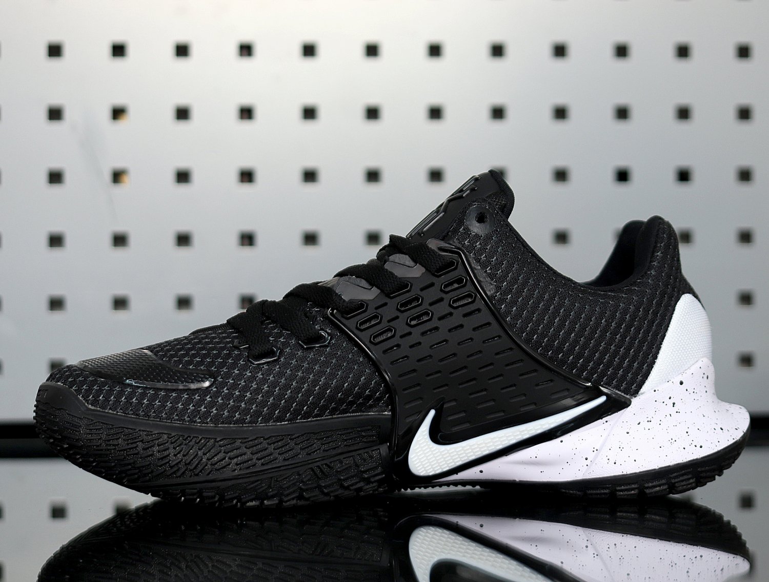 Kyrie Low 2 'Black' AV6337 002