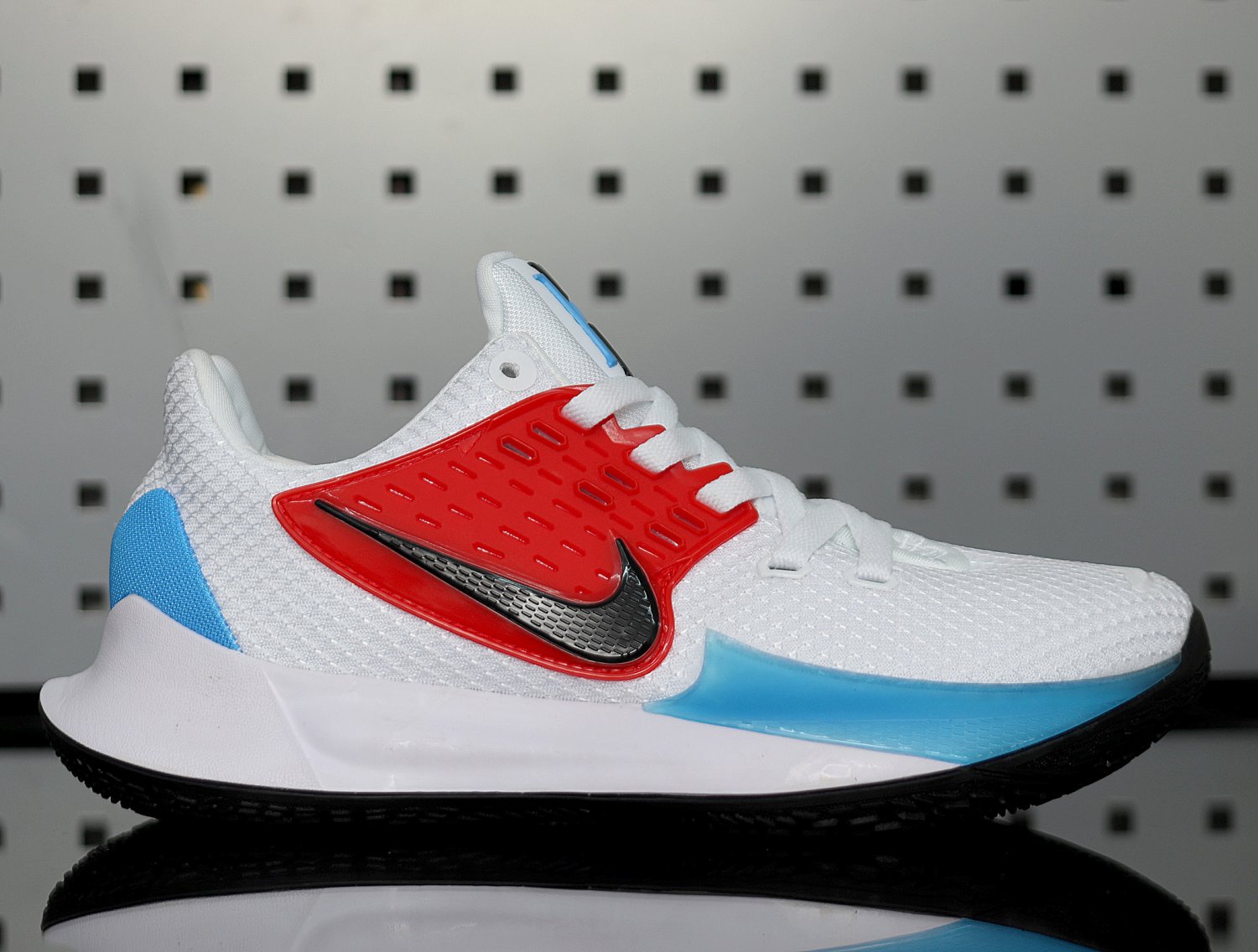 Kyrie Low 2 'White Blue Hero' AV6337 100