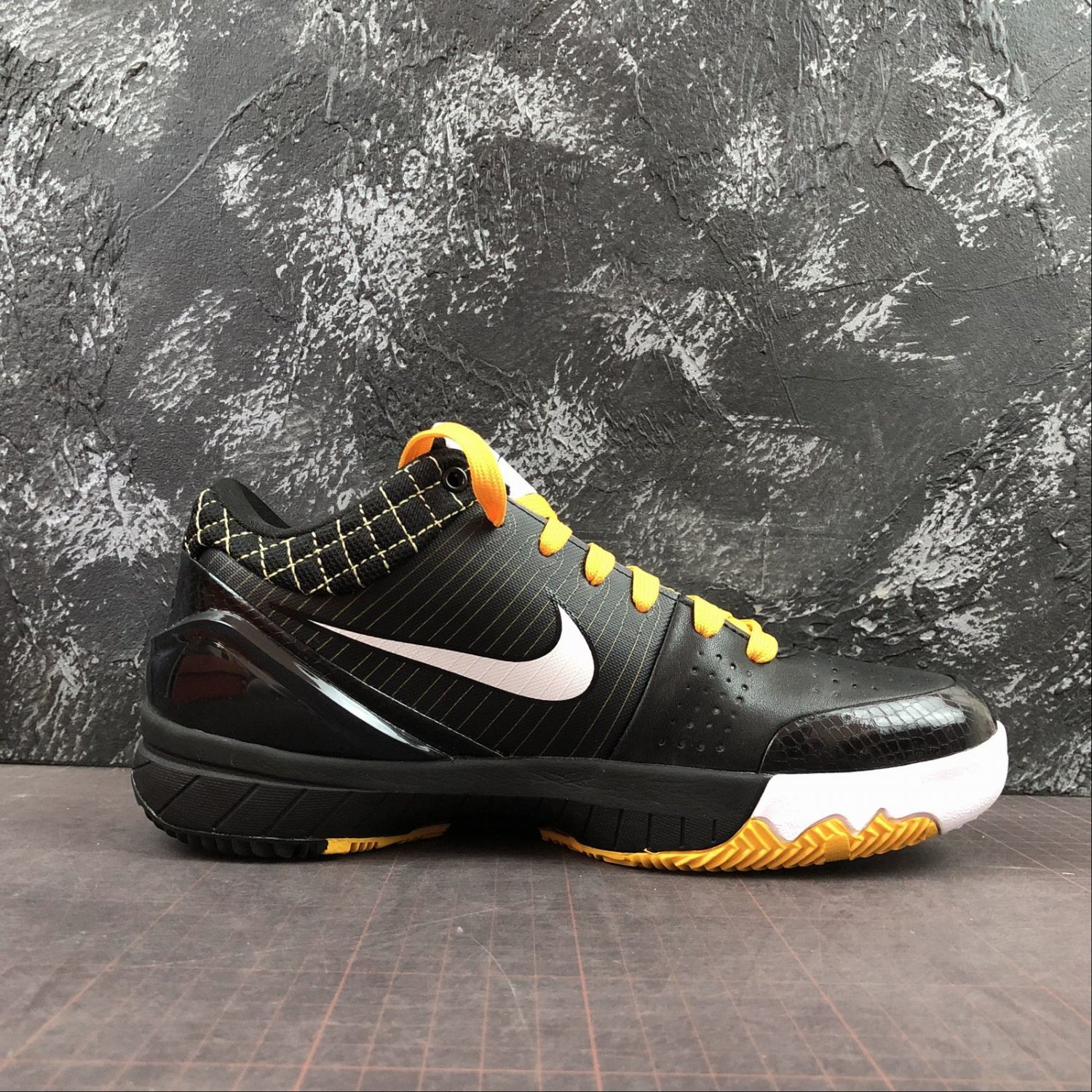 Nike Zoom Kobe 4 IV Black White Basketball Shoes 344336-011