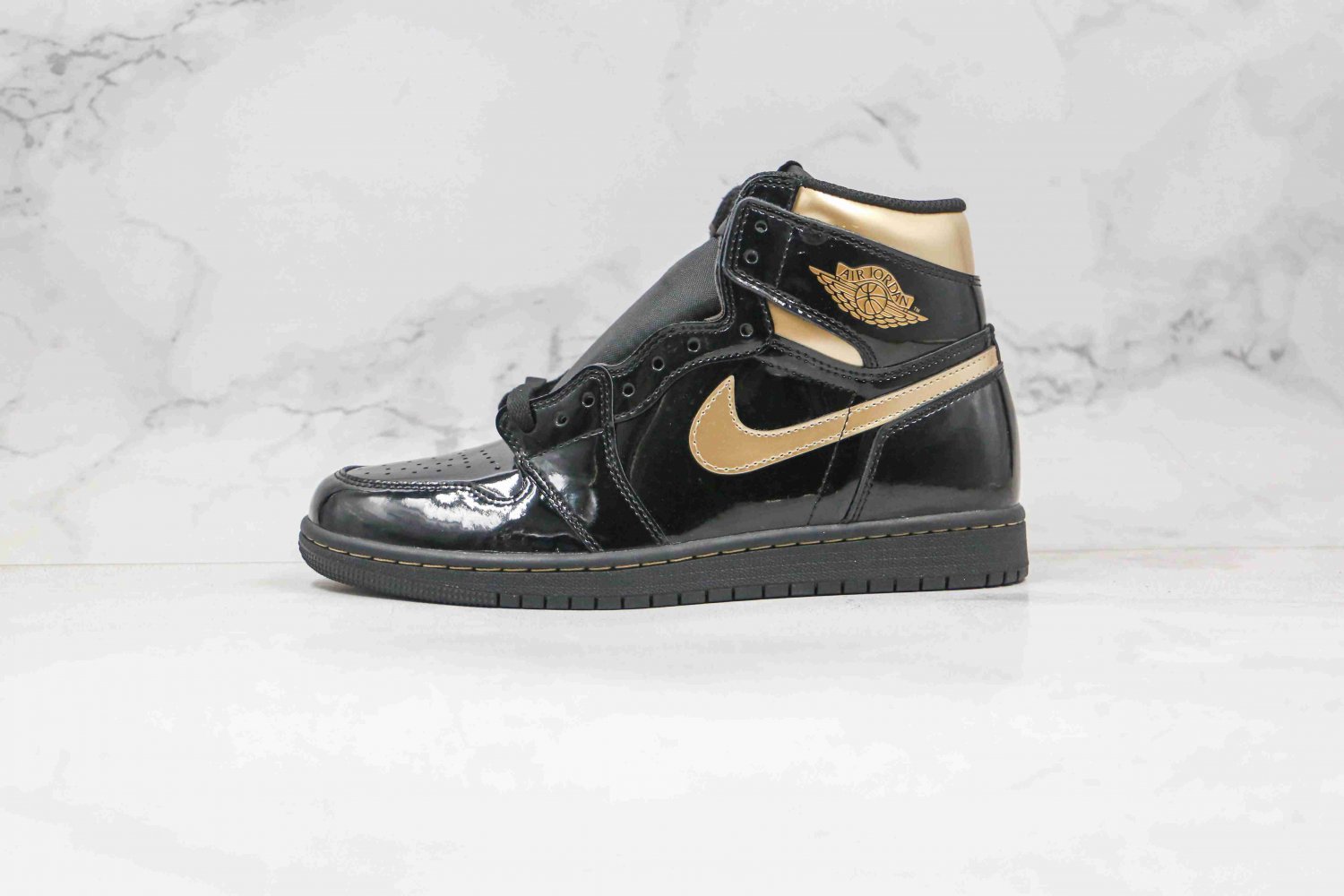 Air Jordan 1 High OG Black Metallic Gold 555088-032