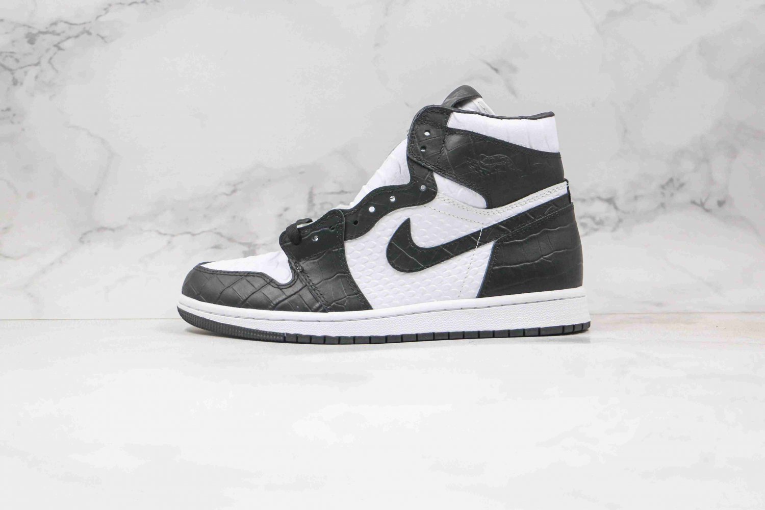 aj1 snake