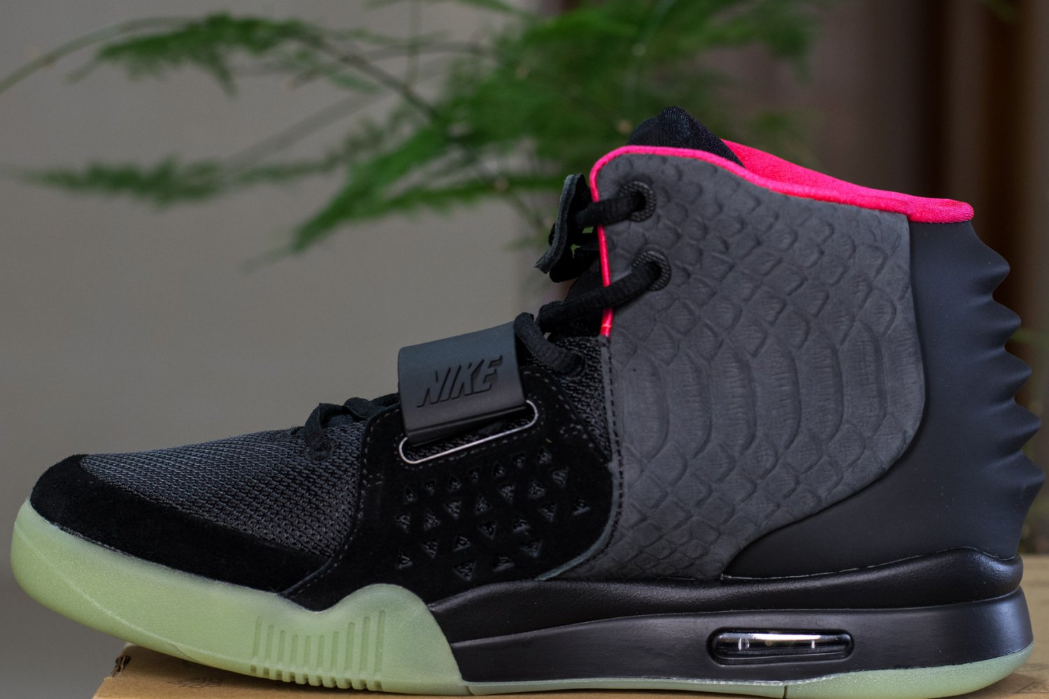 nike yeezy solar red