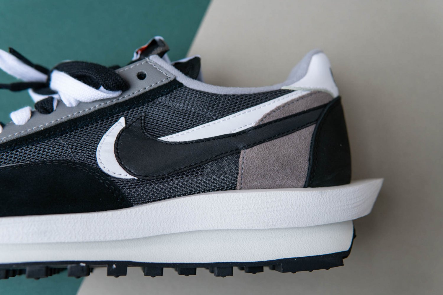 nike waffle sacai black