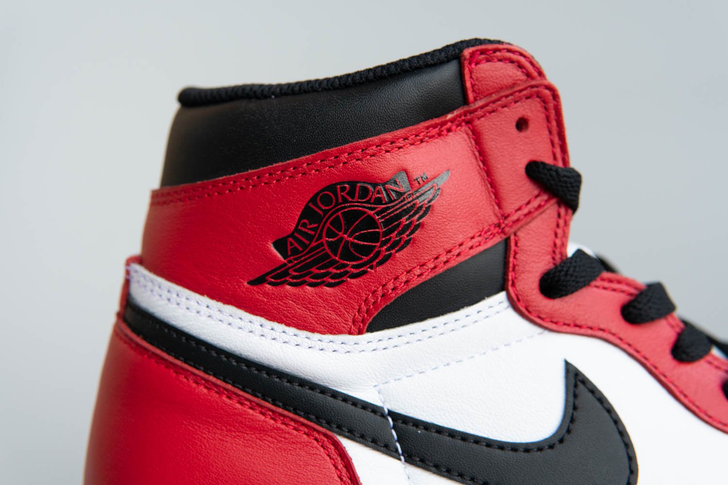 Jordan 1 Retro Chicago Red