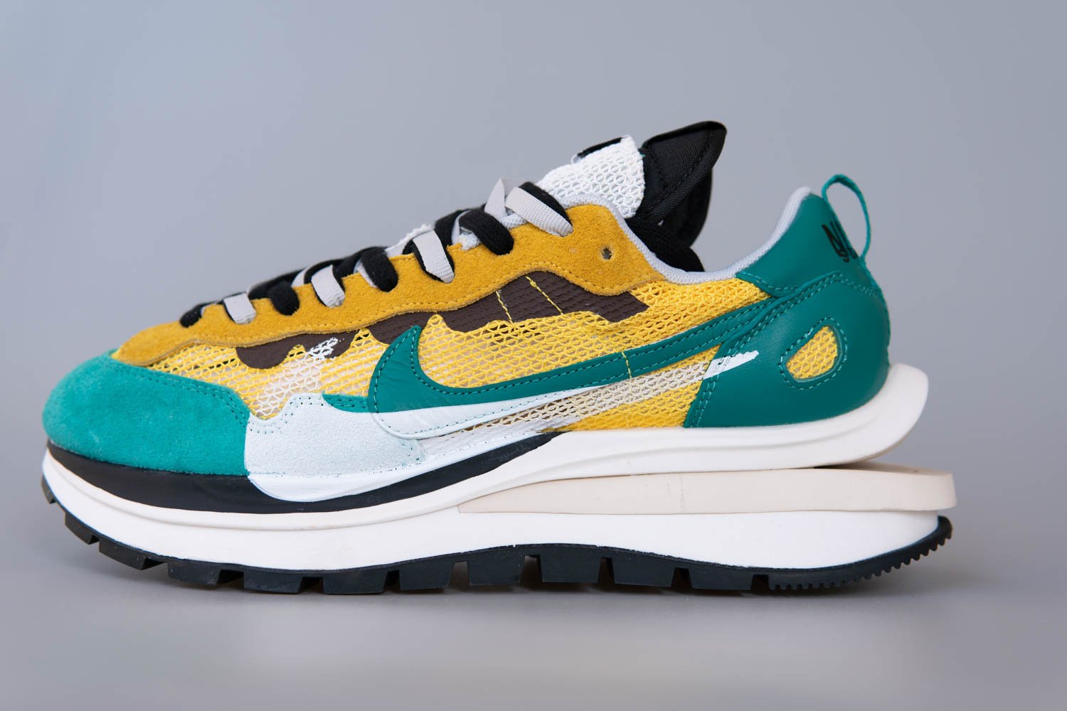 sacai nike vaporwaffle green
