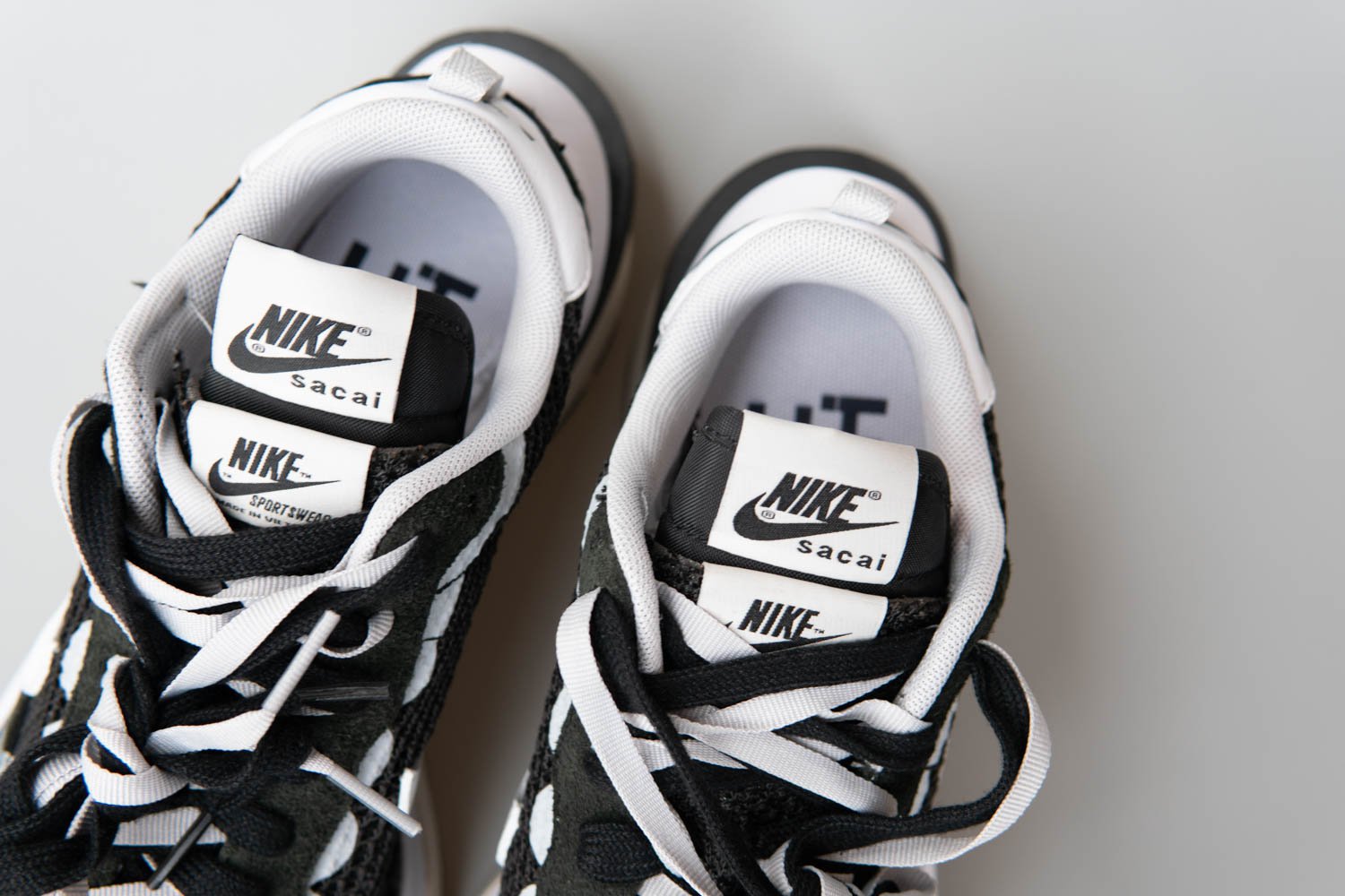 sacai black white