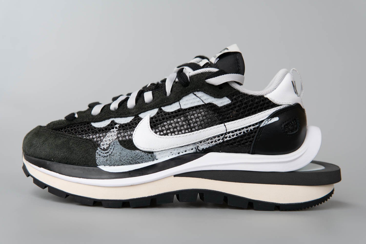 sacai black white