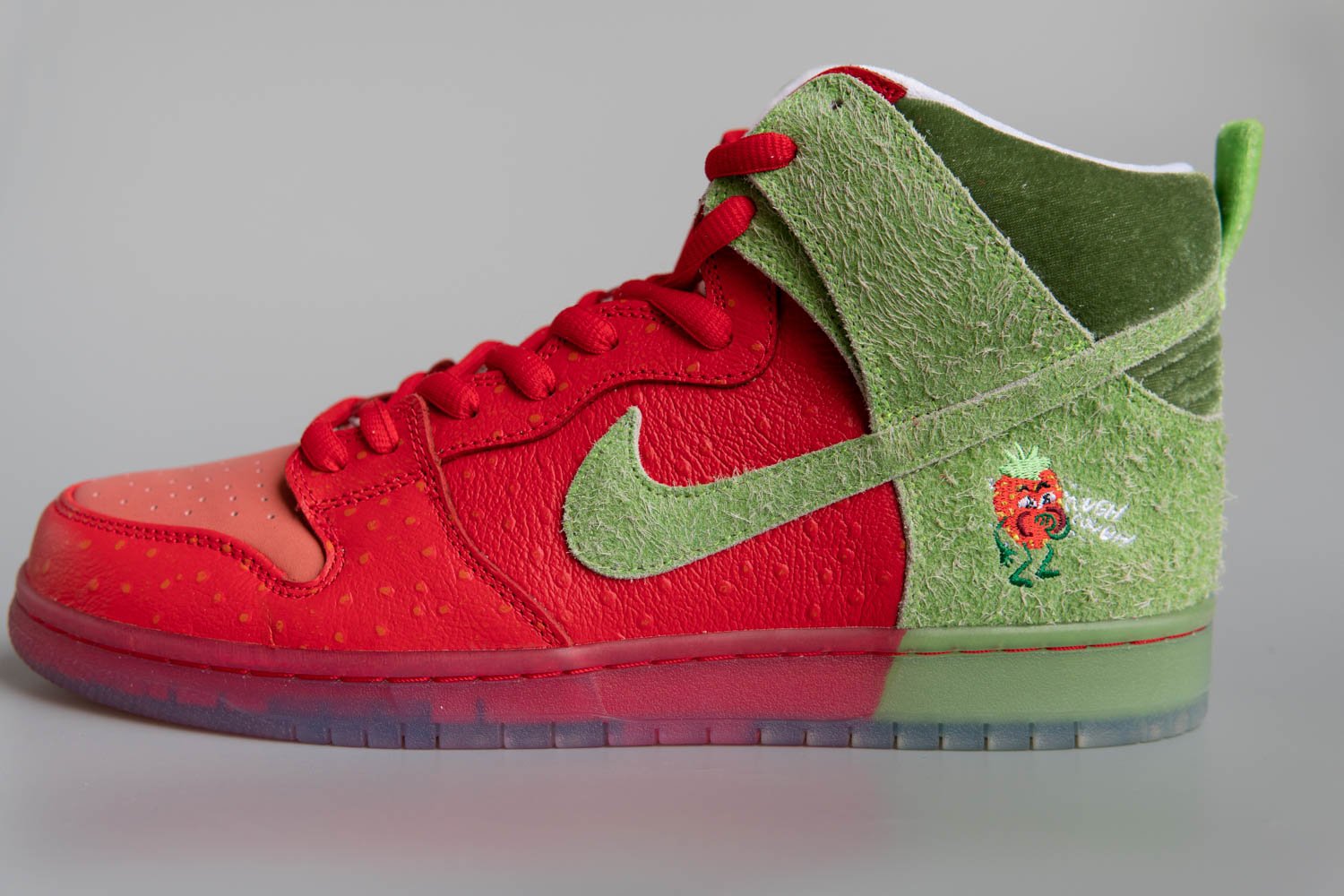 nike sb strawberry