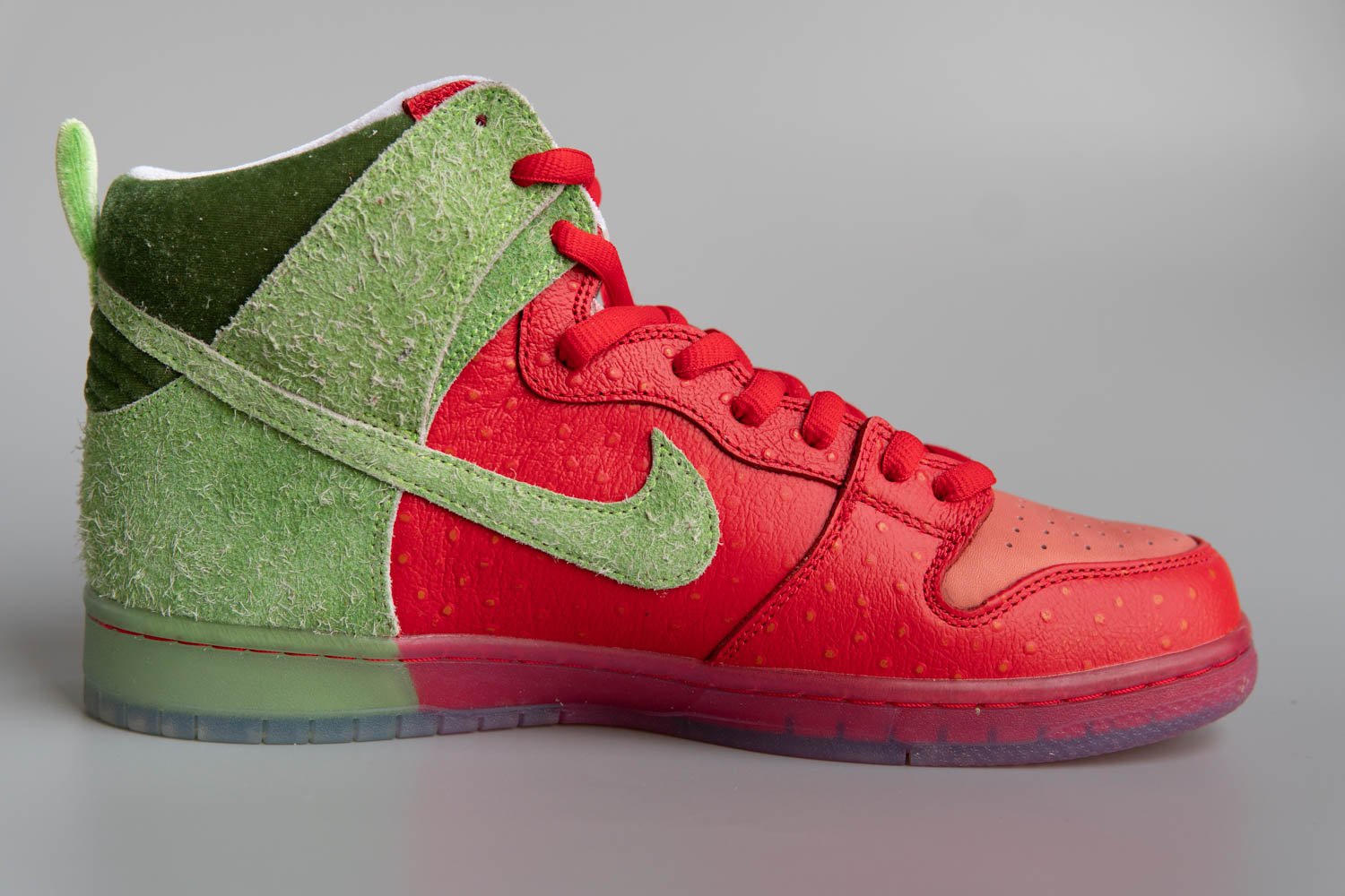 strawberry cough nike price