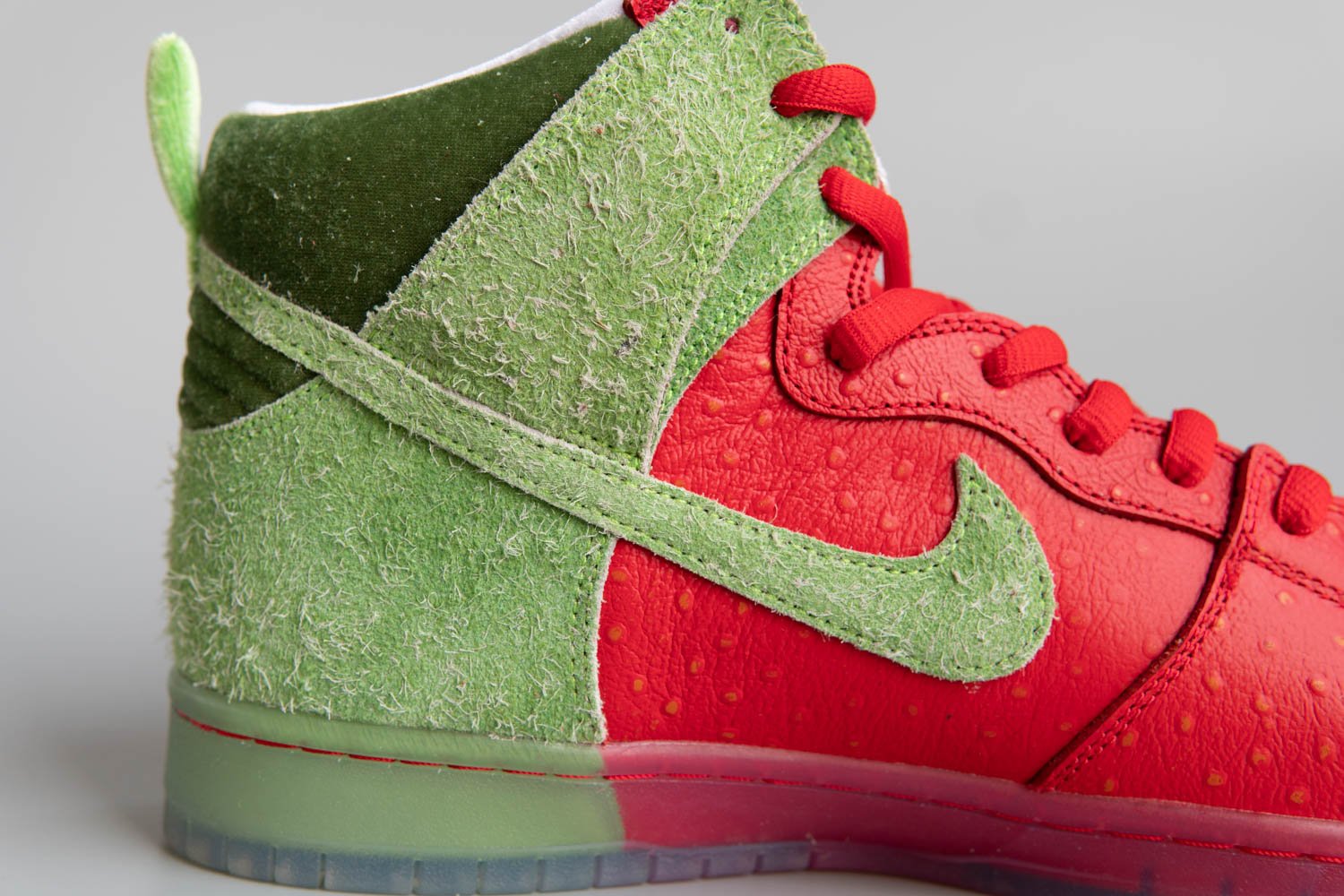 strawberry cough nike price