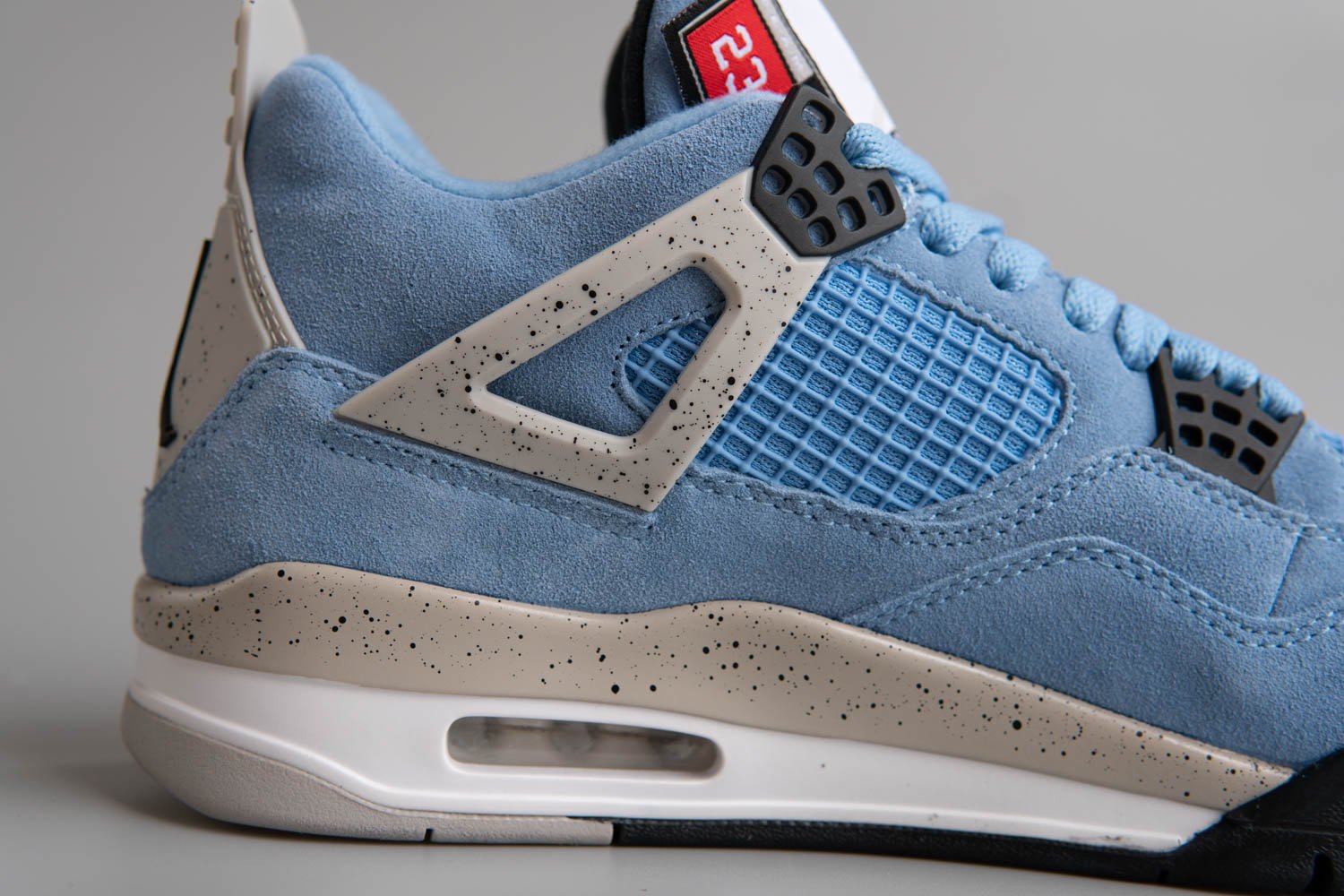 jordan-4-retro-university-blue