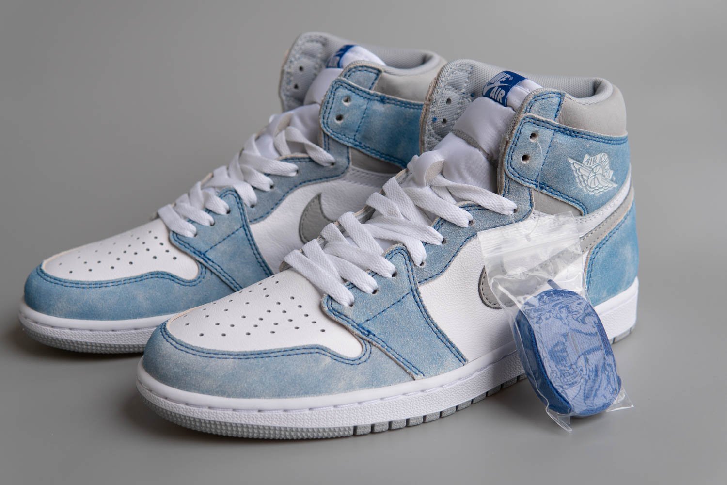 Jordan 1 Retro High White University Blue Black