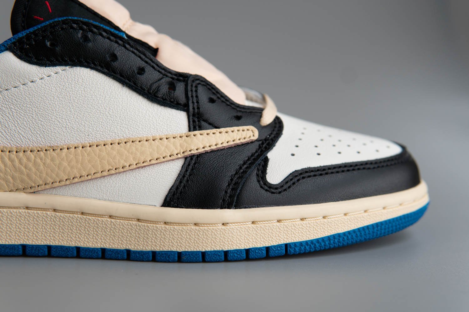 Travis Scott x Fragment x Air Jordan 1 Low OG 