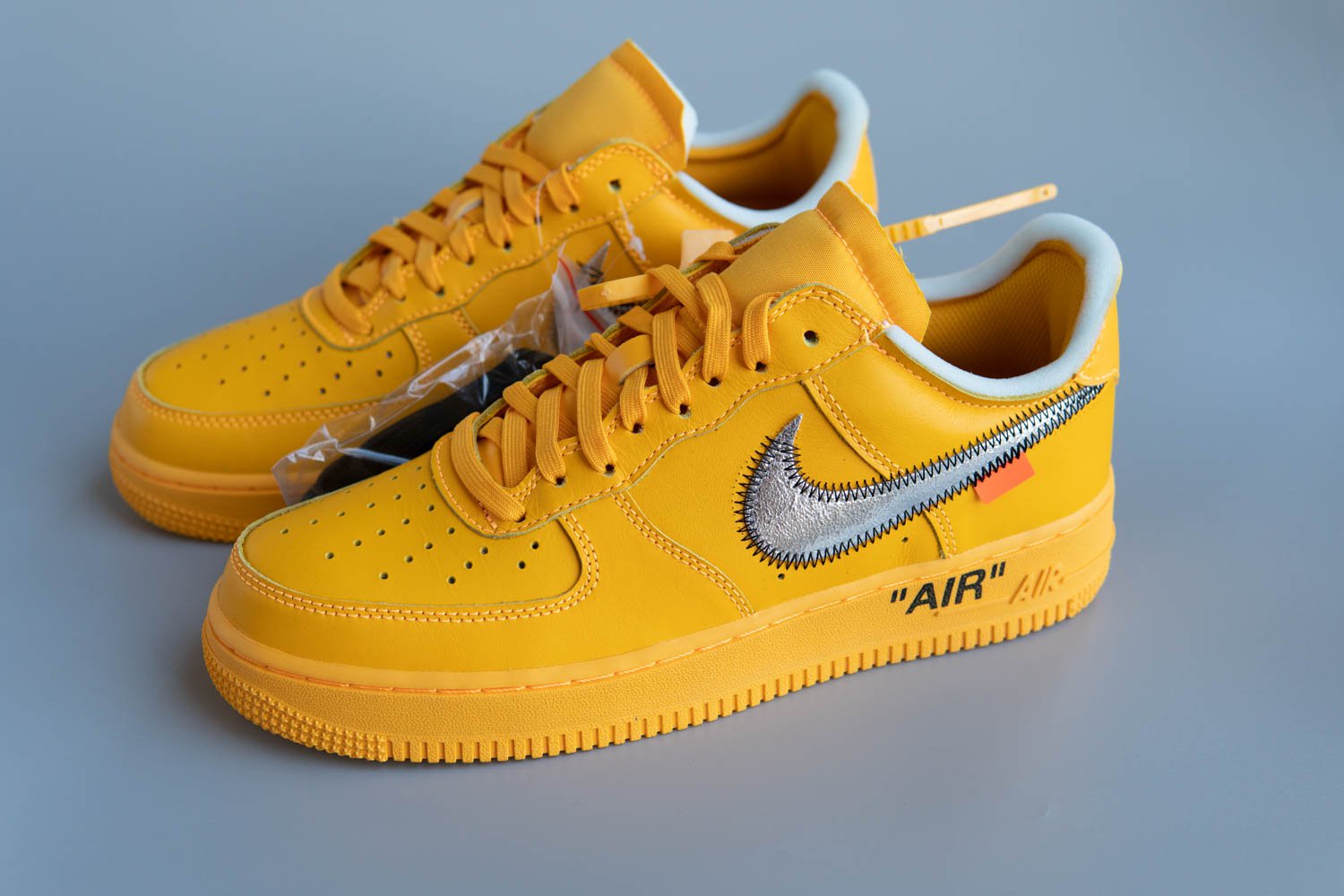 Air Force 1 Low OFF-WHITE University Gold Metallic Silver