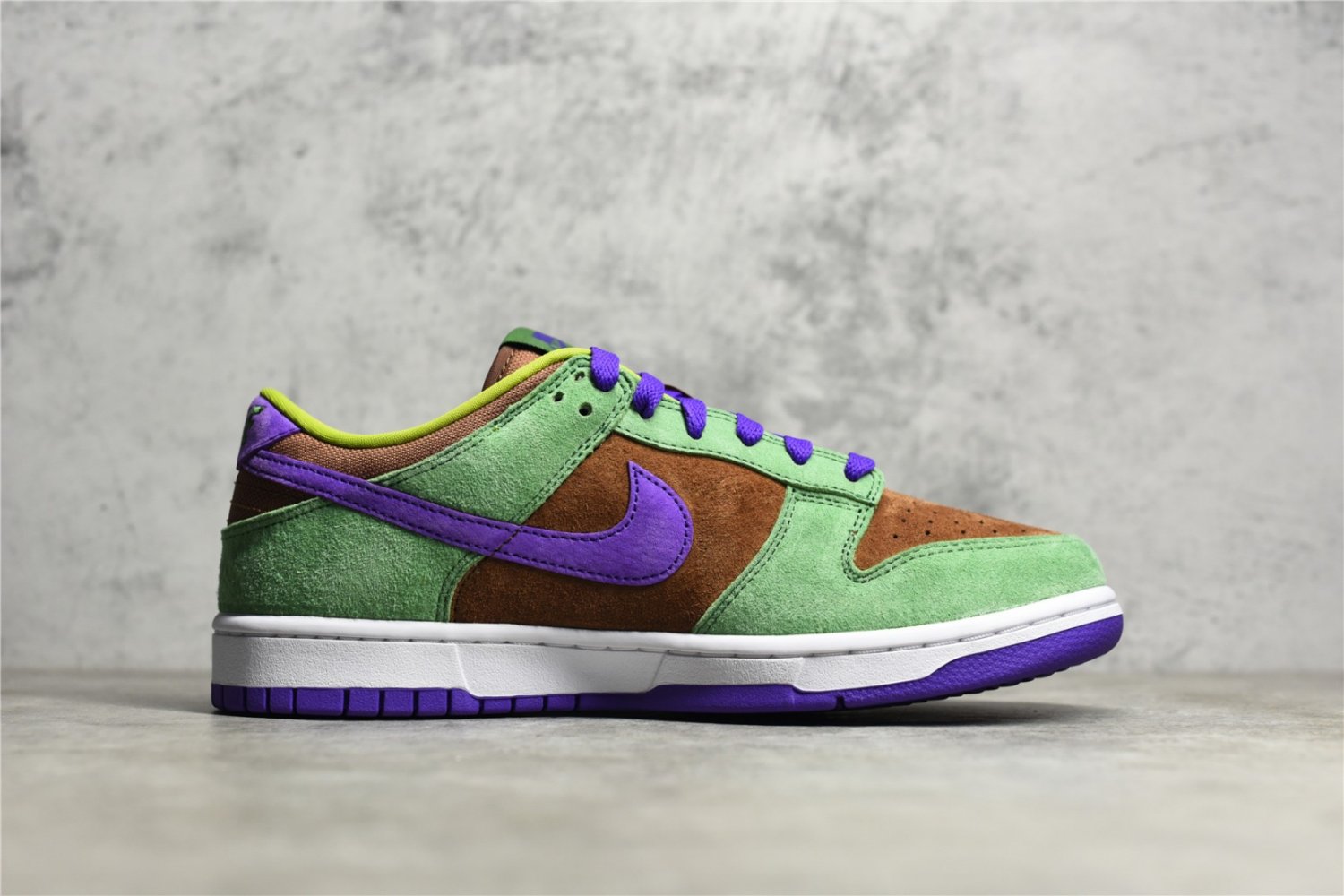 dunk low veneer stores