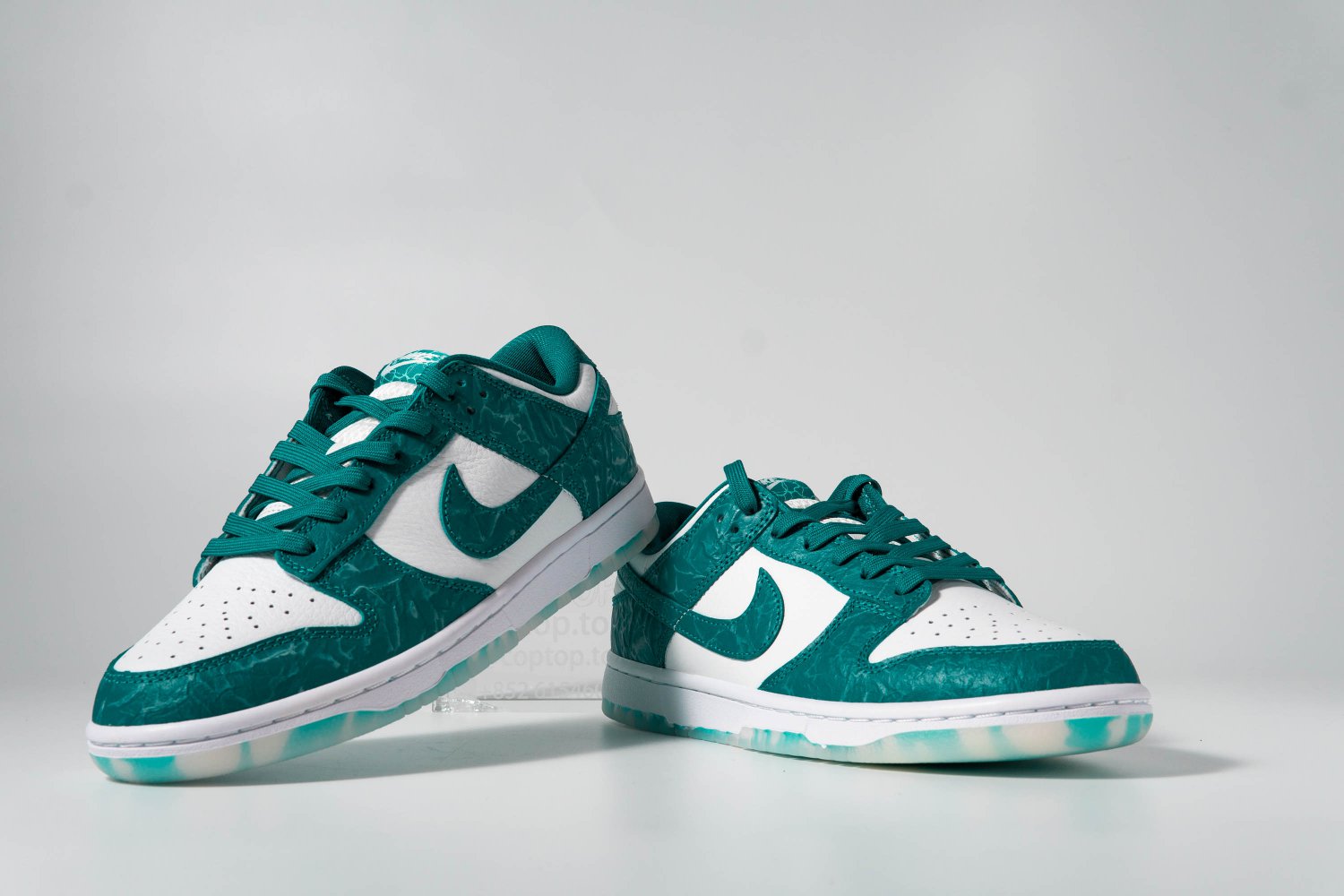 dunk low sea