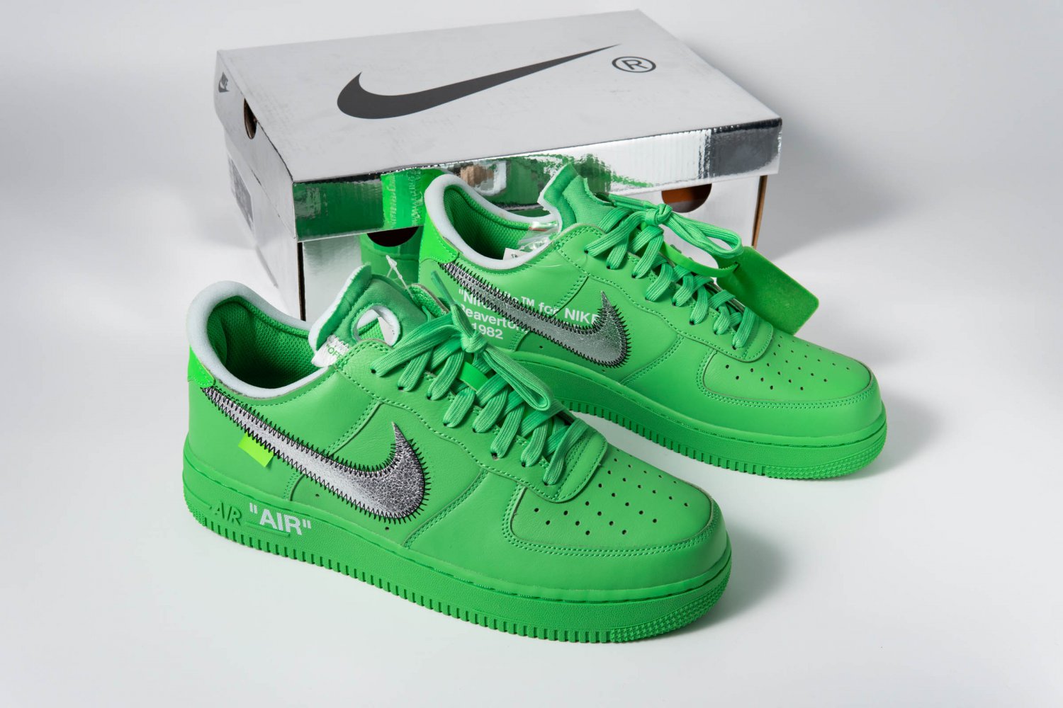 NIKE AIR FORCE 1 LOW - OFF WHITE - LIGHT GREEN SPARK "BROOKLYN" -  SIZE 9US RARE
