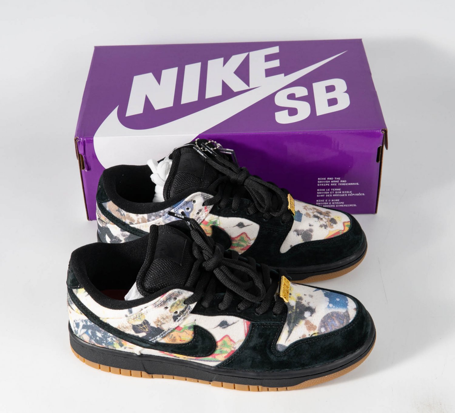 sb dunk low supreme resell