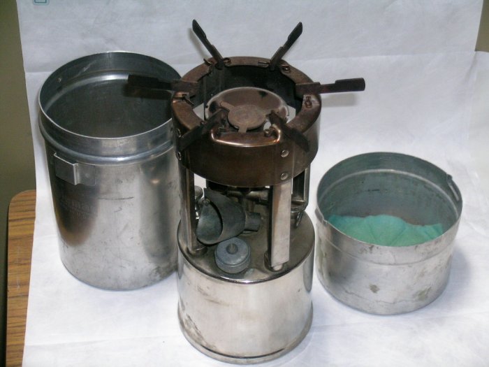 Coleman Camp stove No. 530 "GI pocket stove" backpack Made In U.S.A