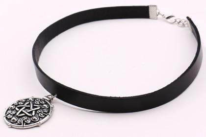 Game Witcher 3 Yennefer Medallion Necklace