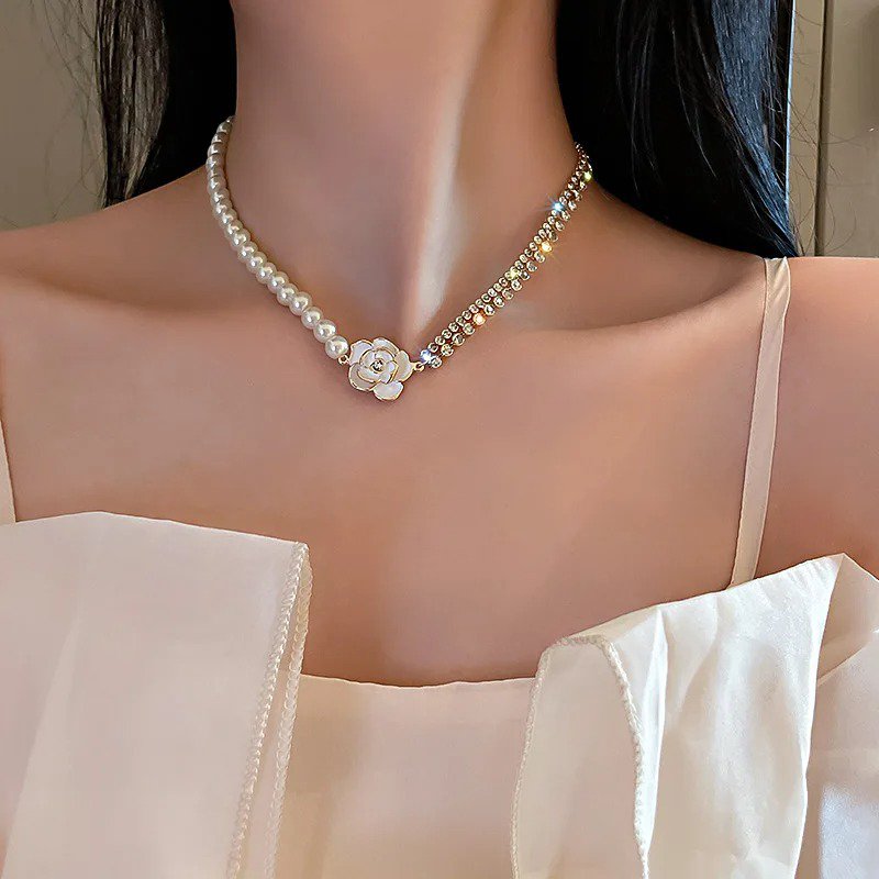 Gothic Romance: Beads Women's Neck Chain with a Touch of Drama