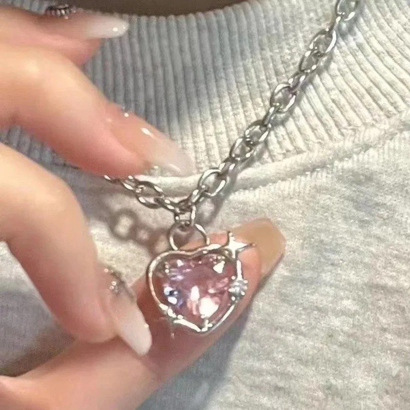 Captivating Elegance: Explore Beautiful Luxury Necklaces with Exquisite Pendants for Women