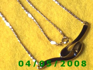 Gold Necklace w/Pendant     E5010
