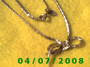 Gold Necklace w/Bow    E5046