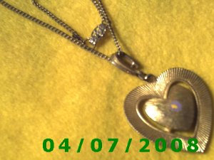 Gold Necklace w/Heart     E6006