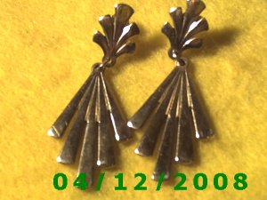Gold Pierced Earrings     Q1006