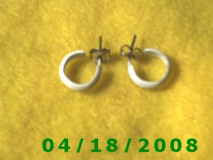 White Hoop Pierced Earrings        Q3003