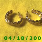 Gold Hoop Pierced Earrings w/Hearts    Q3021