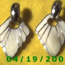 Gold Pierced Earring w/Shell    Q3050