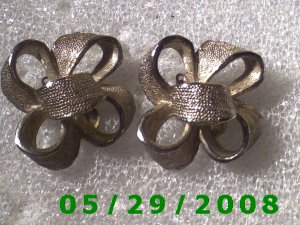 Silver Bows Clip On Earrings    D051