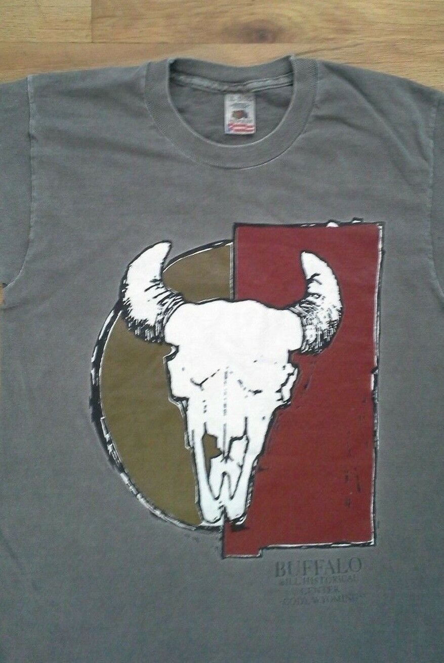 Vintage BUFFALO BILL CENTER COW SKULL WYOMING Souvenir t shirt Small cowboy