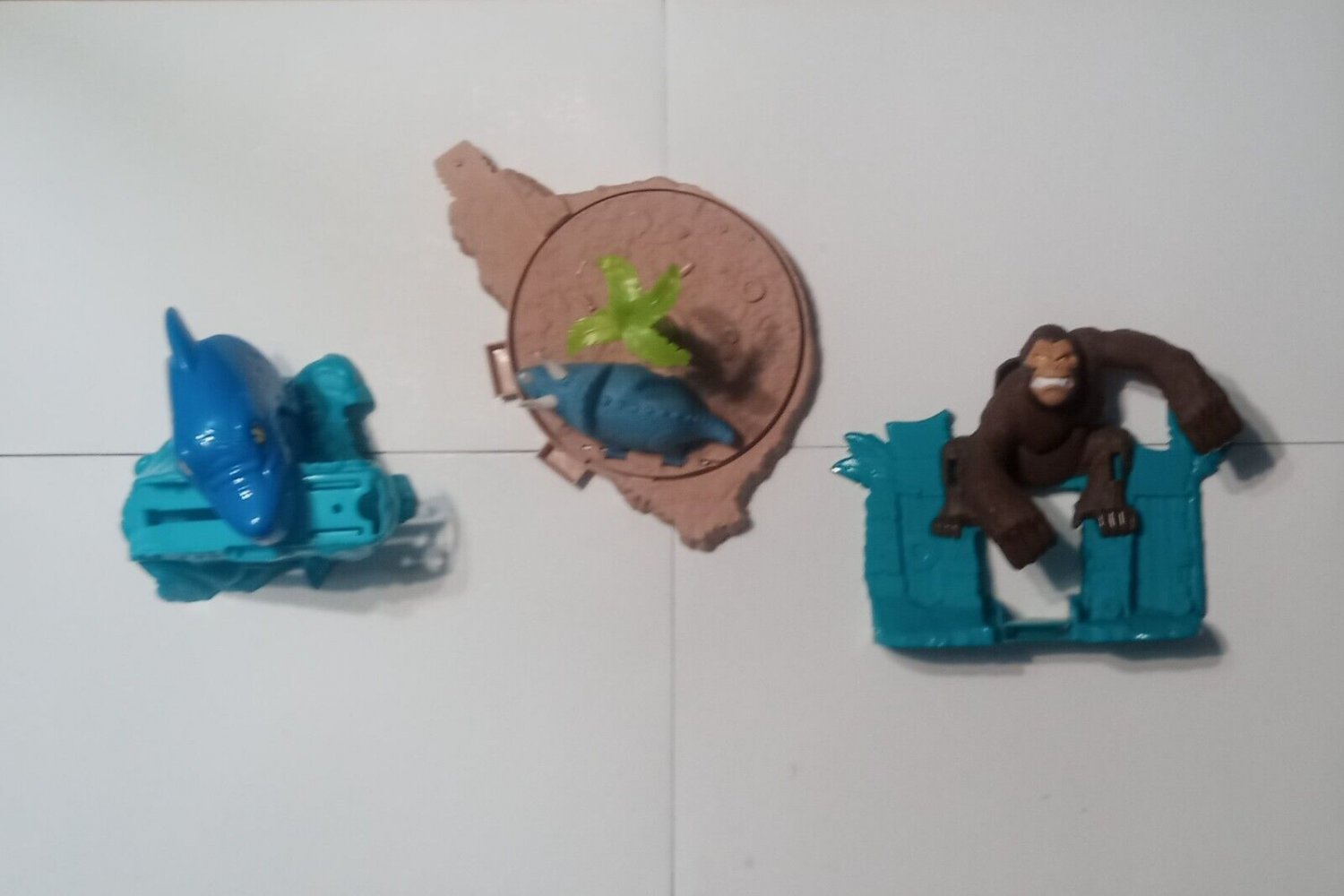 Hot Wheels Gorilla Getaway Dino Spinout Shark Bait replacement parts car track