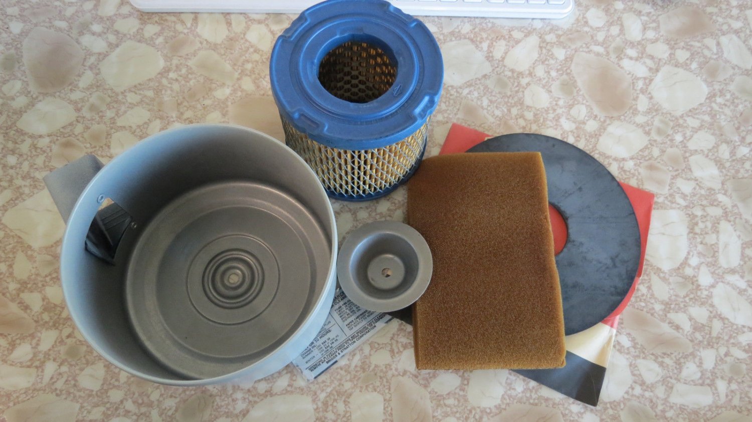 NOS OEM Briggs and Stratton Air Cleaner Kit 399810