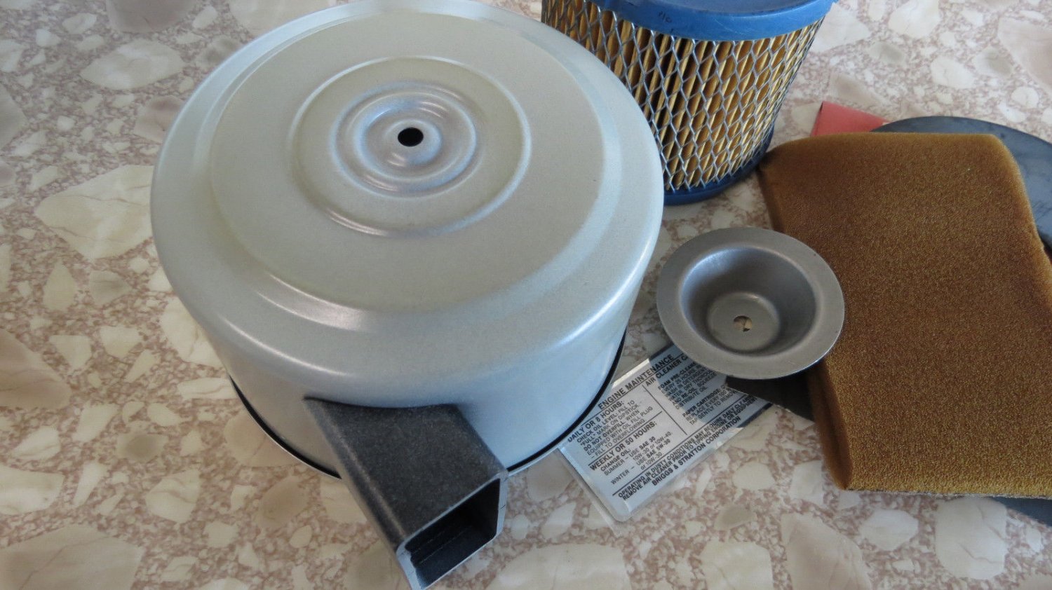NOS OEM Briggs and Stratton Air Cleaner Kit 399810