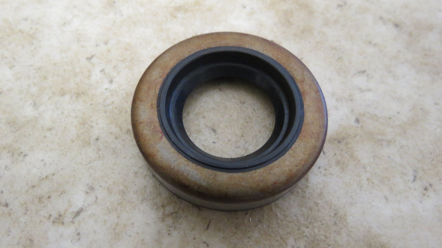 NOS OEM BRIGGS & STRATTON GEAR REDUCTION PTO SHAFT OIL SEAL 19011 691582