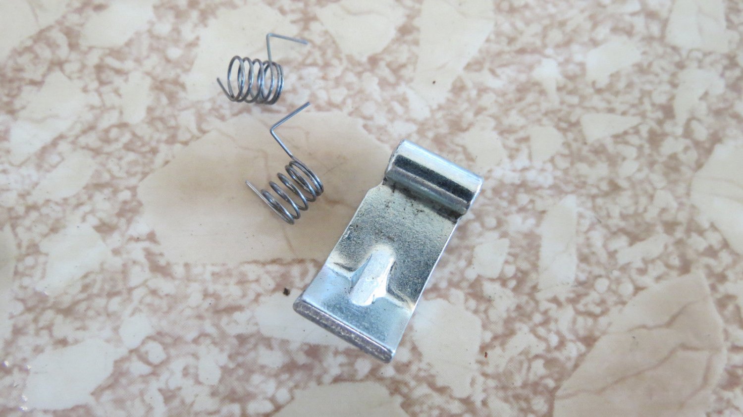 Genuine Briggs & Stratton Ratchet Pawl 492431 NOS OEM