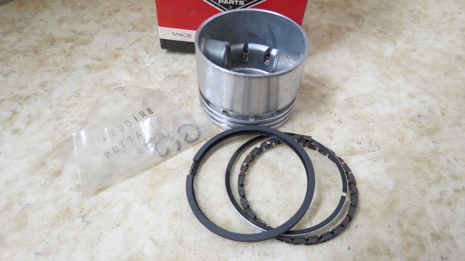 NOS Genuine OEM Briggs & Stratton PISTON & RINGS ASSEMBLY 393819
