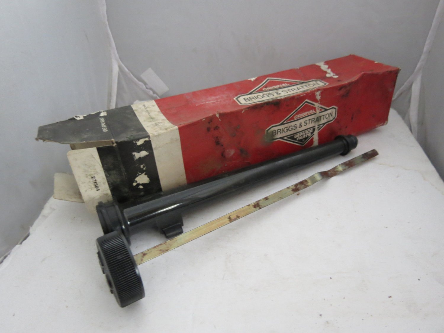 NOS OEM BRIGGS & STRATTON DIPSTICK/TUBE ASSY PART NO. 392066