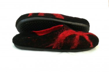 US10.5 Felt slippers for women  * Handmade house shoes * Black and Red