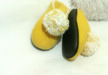 US 6.5 Pom Pom slippers * Wool slippers * Handmade house shoes