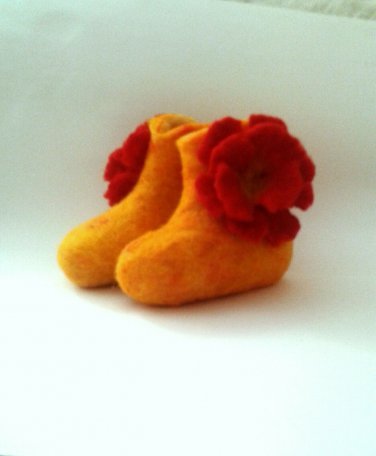 Felt Baby booties * Handmade shoes * 18-24 months* Winter shoes *Felt flowers