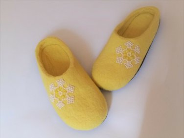 Wool slippers for women US 9 * Handmade house shoes * Beaded snowflakes