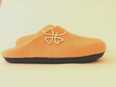 US 8.5 Wool slippers for women * Handmade house shoes * wood decorations