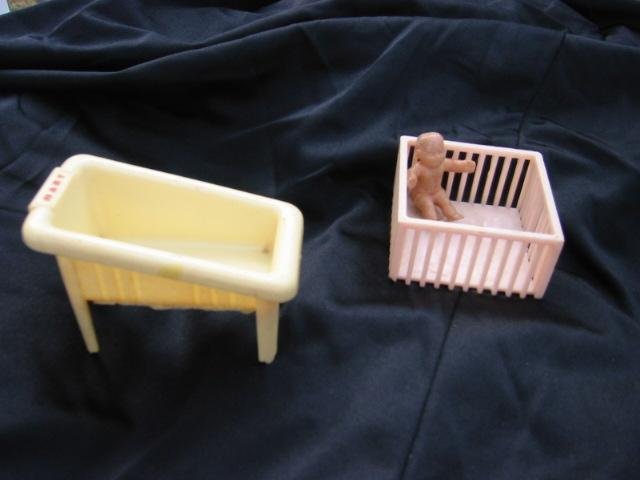 vintage dollhouse Nursery" Mary " Baby, Bathtub Donald Duck Playpen