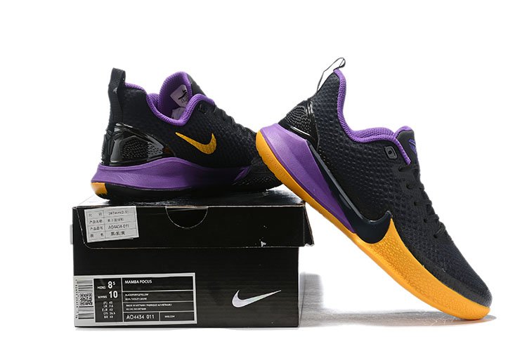 kobe bryant purple shoes